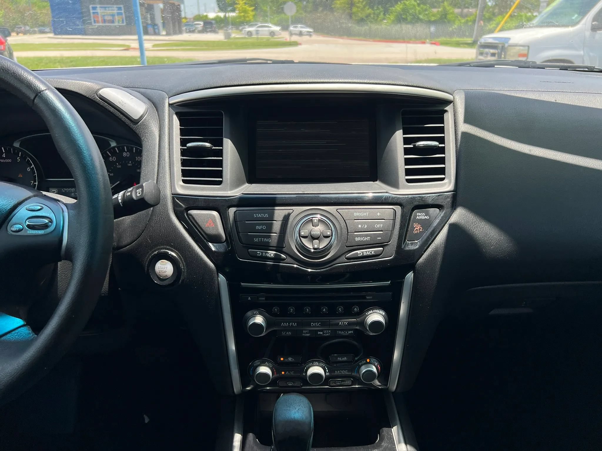 Used 2013 Nissan Pathfinder SV FWD image 21
