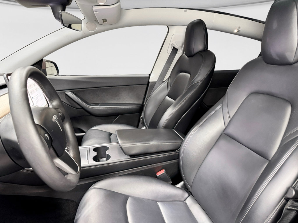 Used 2022 Tesla Model Y Long Range image 16