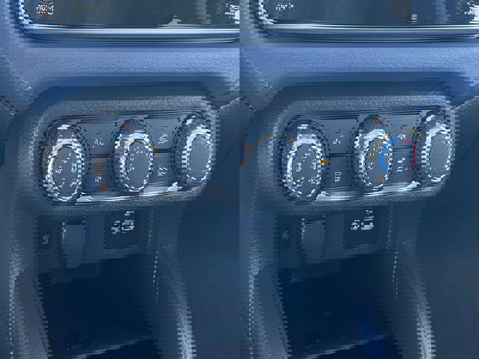 Certified 2025 Nissan Versa SV w/ Trunk Package image 29