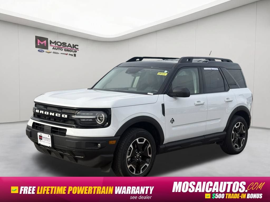 Used 2023 Ford Bronco Sport Outer Banks w/ Tech Package AWD/4WD image 3