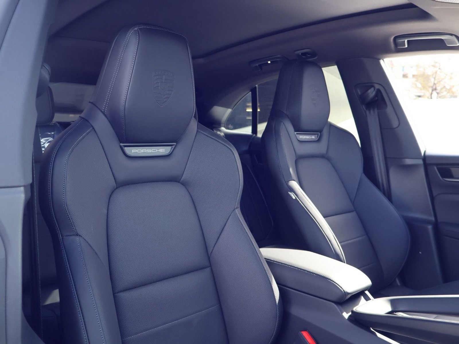 New 2026 Porsche Macan Electric RWD image 24