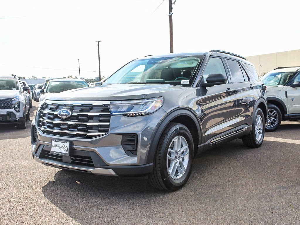 New 2026 Ford Explorer Active RWD image 3