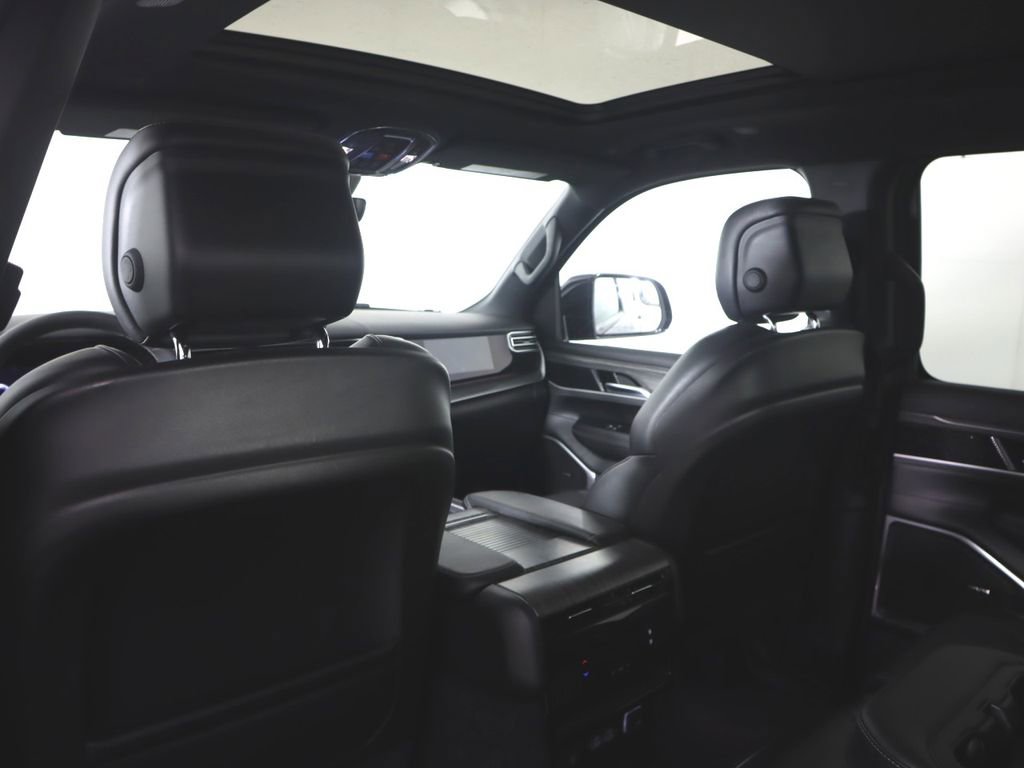 Used 2023 Jeep Wagoneer Series II w/ Premium Group I AWD/4WD image 27