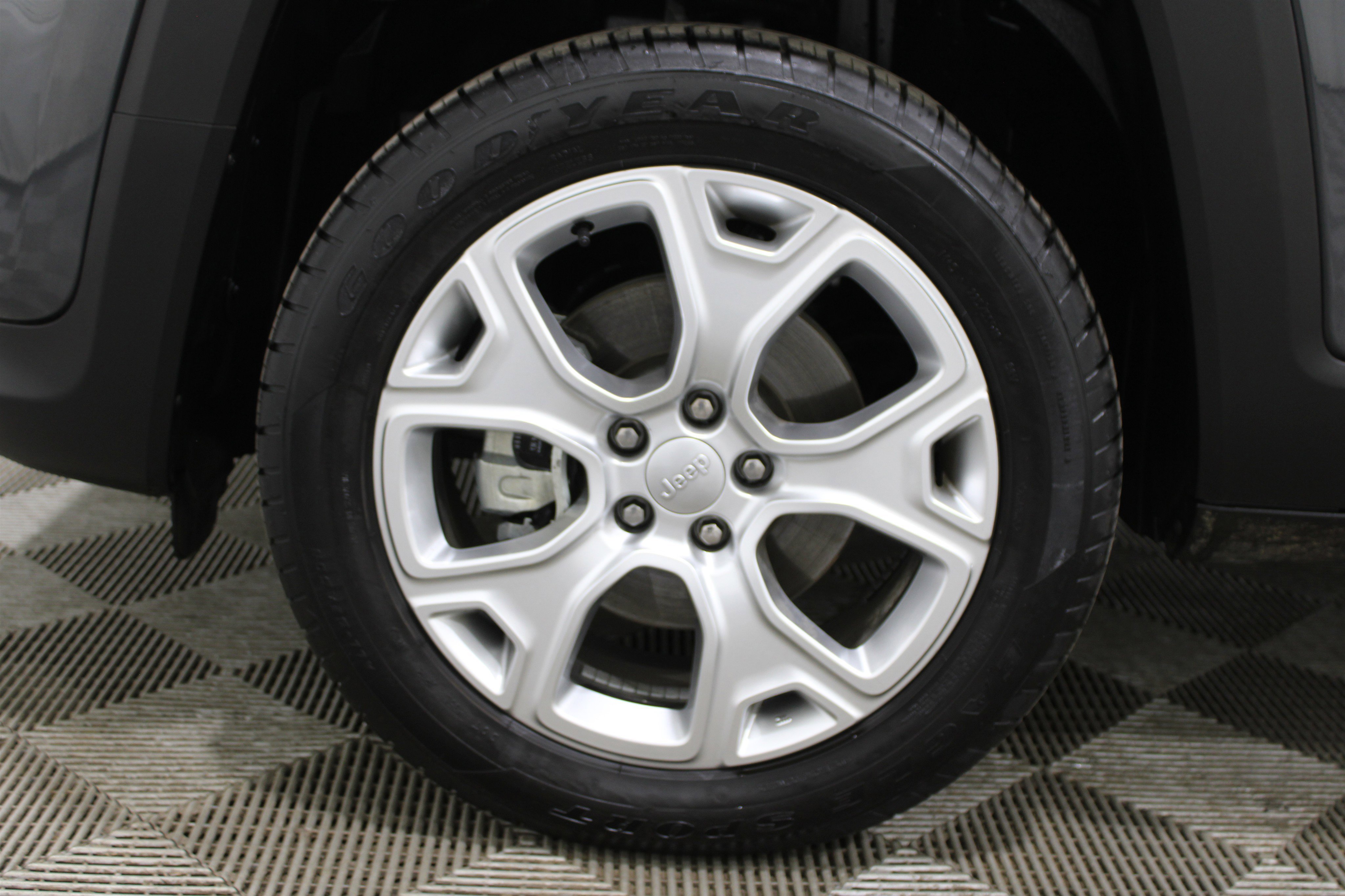 Used 2023 Jeep Renegade Limited image 41