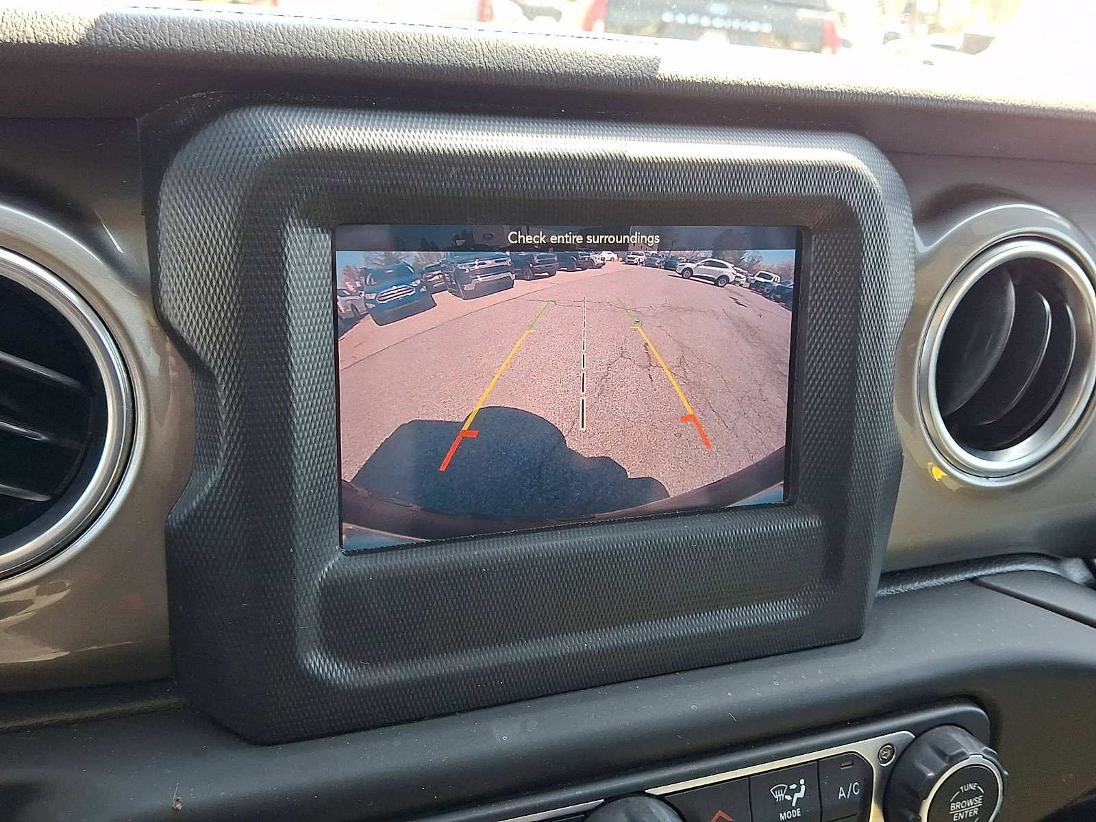 Used 2018 Jeep Wrangler Unlimited Sahara w/ Cold Weather Group image 20