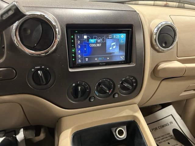 Used 2006 Ford Expedition XLT AWD/4WD image 17
