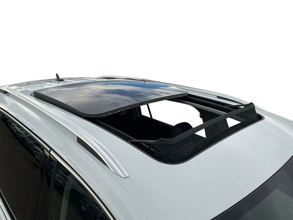 Used 2022 Volkswagen Tiguan SE w/ Panoramic Sunroof Package image 22