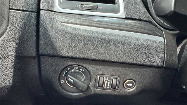 Used 2019 Chrysler 300 Touring w/ Sport Appearance Package image 27