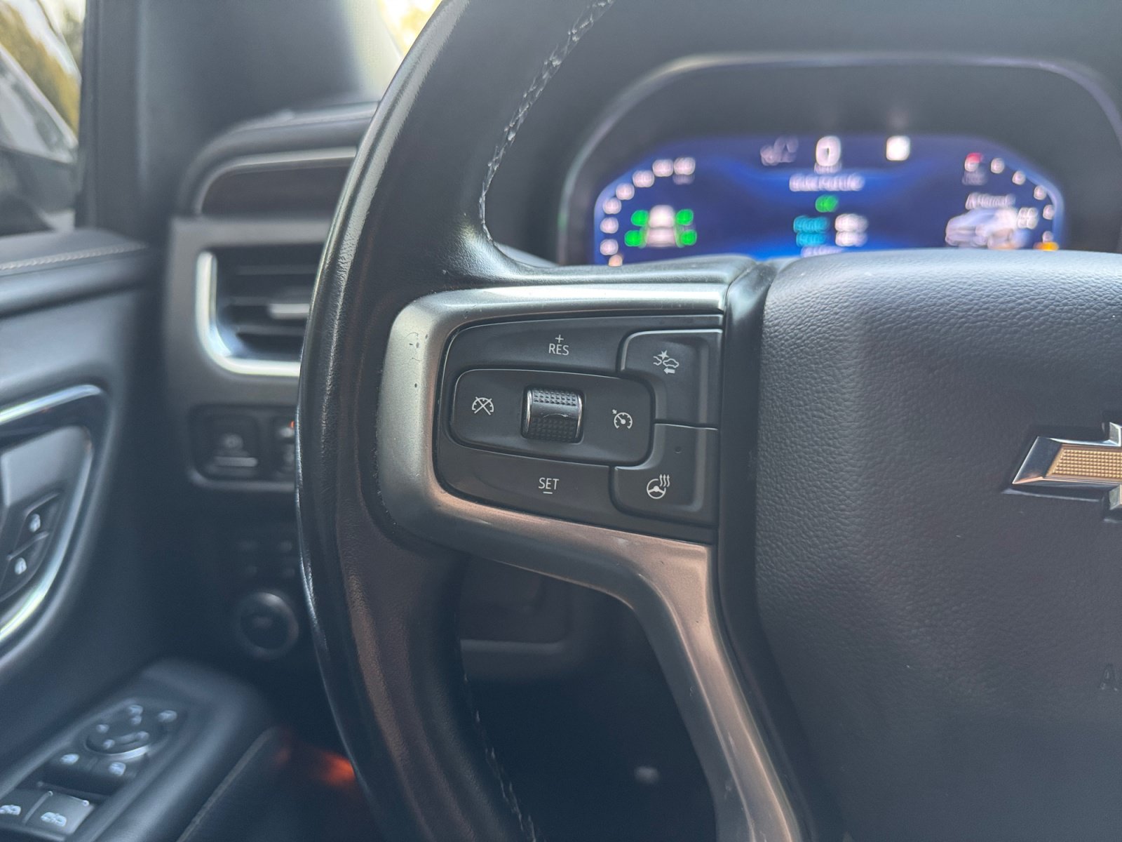 Used 2023 Chevrolet Suburban Premier AWD/4WD image 26