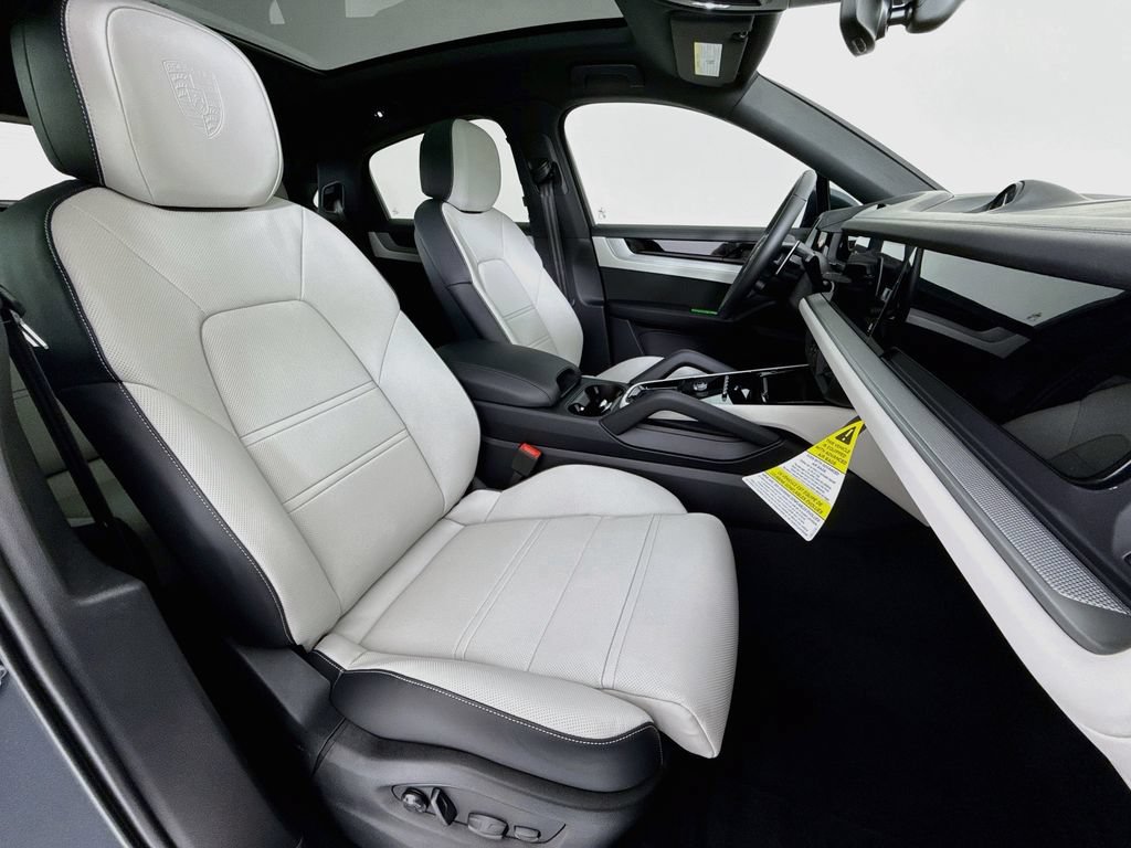 New 2026 Porsche Cayenne Coupe AWD/4WD image 30