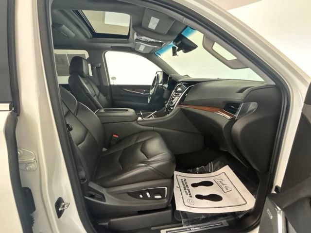 Used 2017 Cadillac Escalade ESV Luxury AWD/4WD image 35