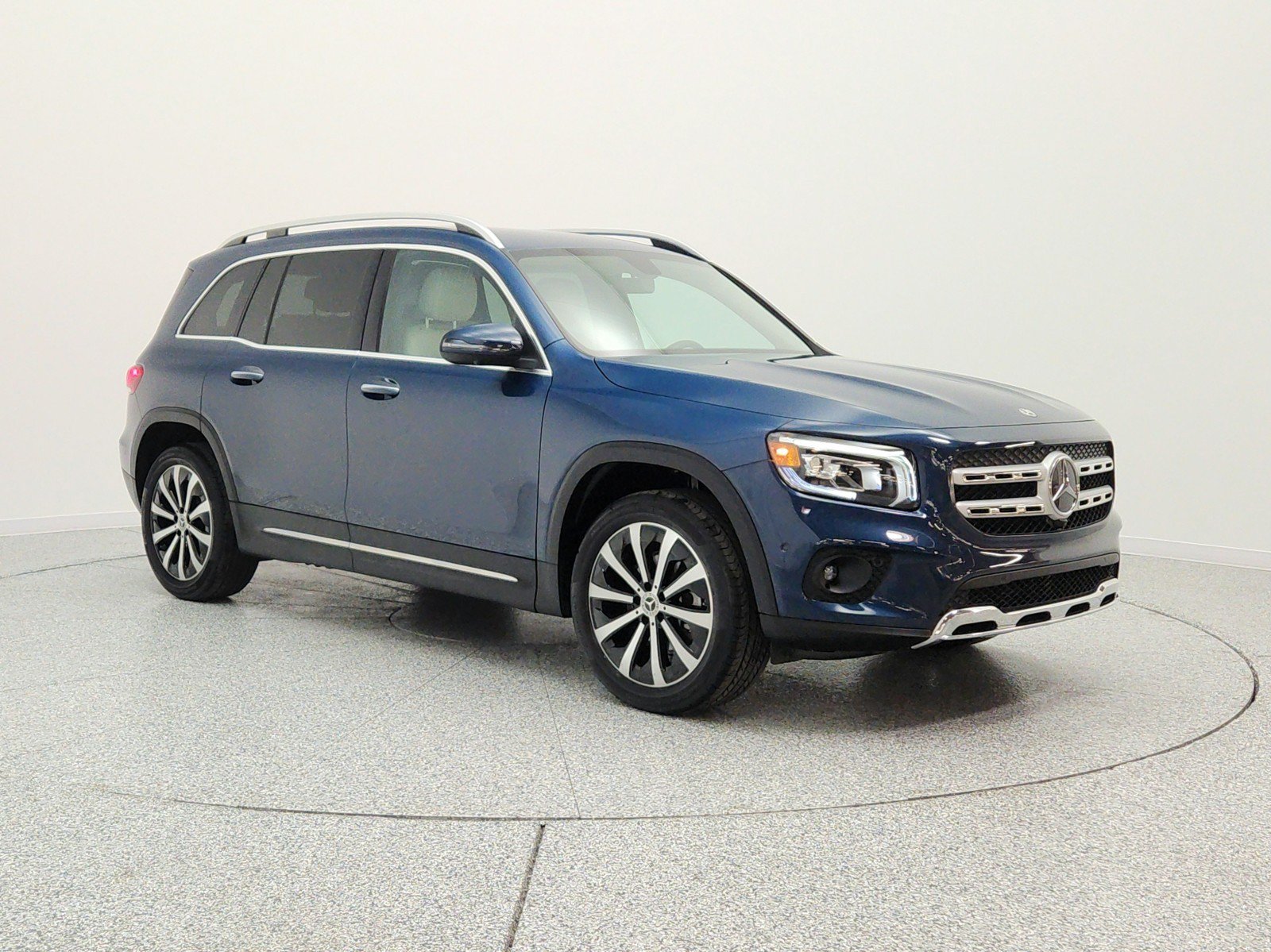 Used 2022 Mercedes-Benz GLB 250 image 3