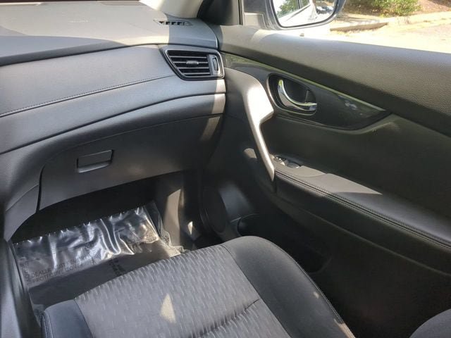 Used 2017 Nissan Rogue S AWD/4WD image 16
