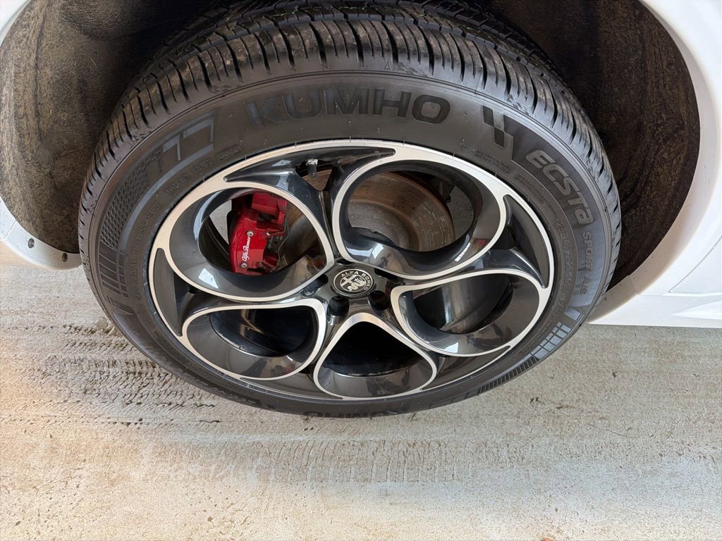 Used 2023 Alfa Romeo Stelvio Veloce image 13