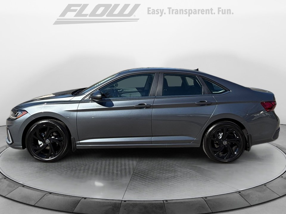 New 2026 Volkswagen Jetta SE FWD image 4