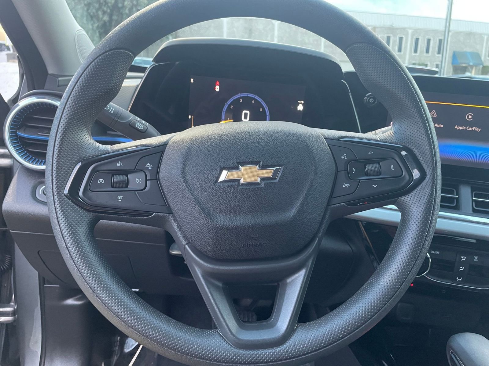 Used 2025 Chevrolet Trax LT image 25