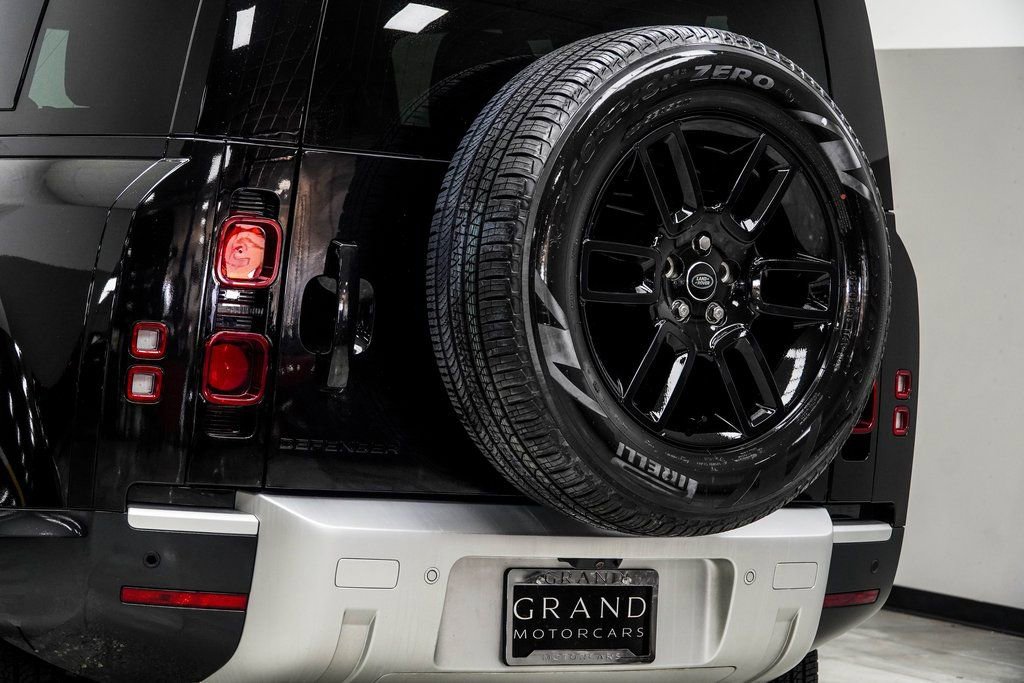 Used 2025 Land Rover Defender 110 S AWD/4WD image 13