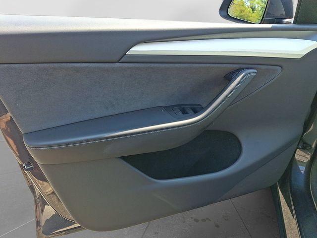 Used 2024 Tesla Model Y Long Range AWD/4WD image 14