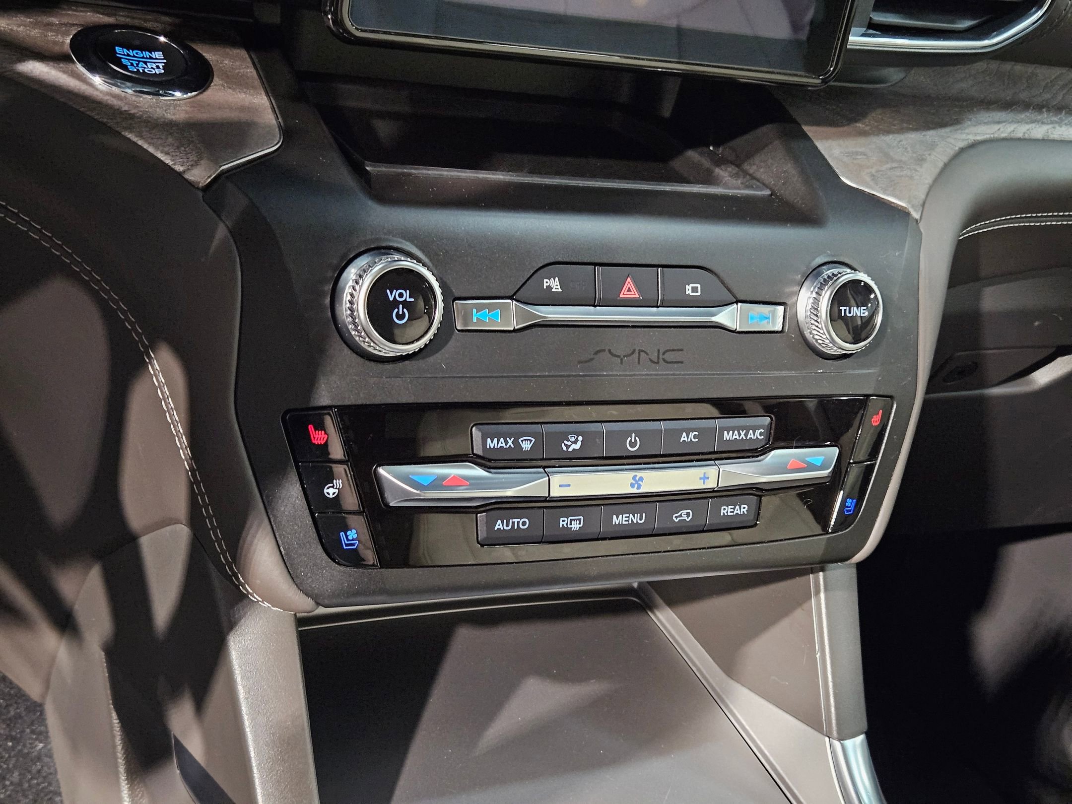 Used 2020 Ford Explorer Platinum image 33