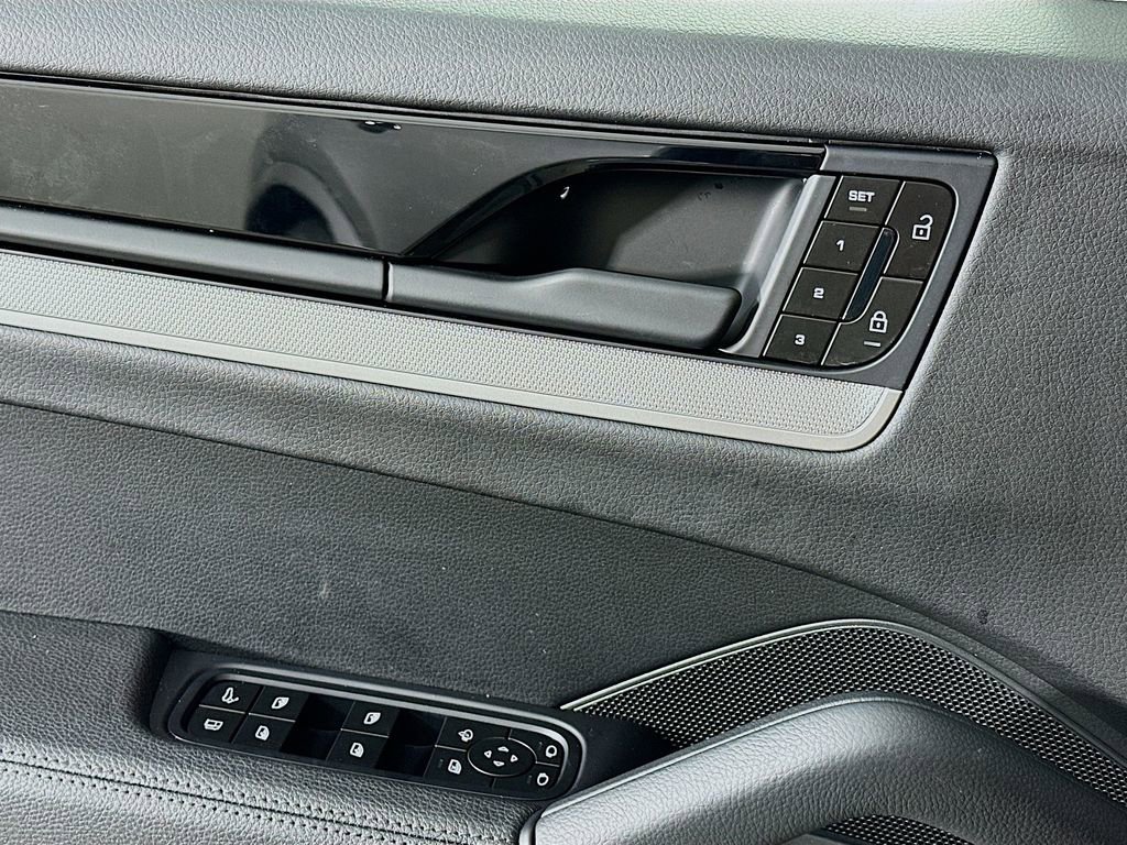 New 2025 Porsche Cayenne E-Hybrid Coupe image 20