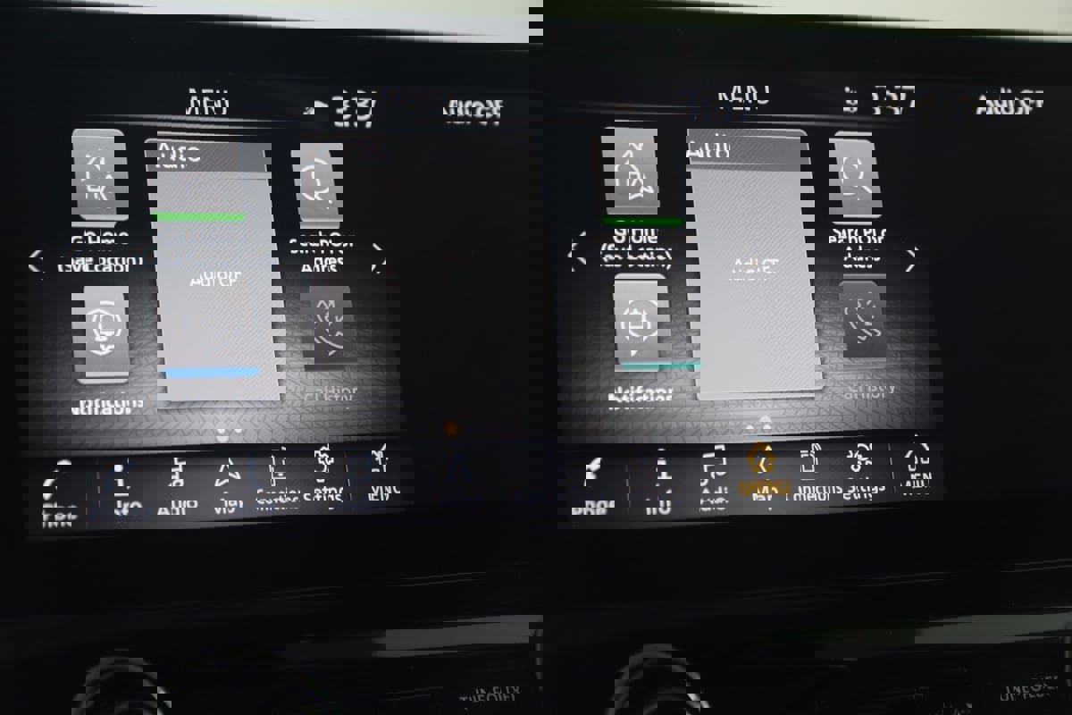 Used 2024 Nissan Armada SL w/ Captain's Chairs Package image 35