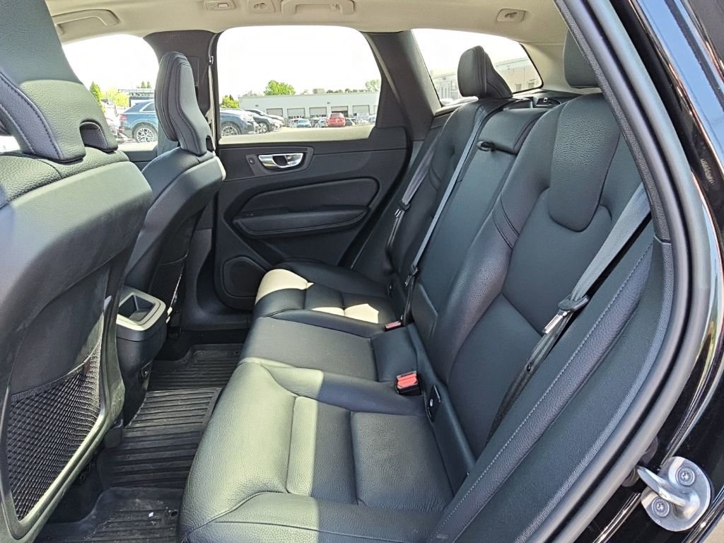 Used 2023 Volvo XC60 B5 Plus w/ Climate Package AWD/4WD image 11