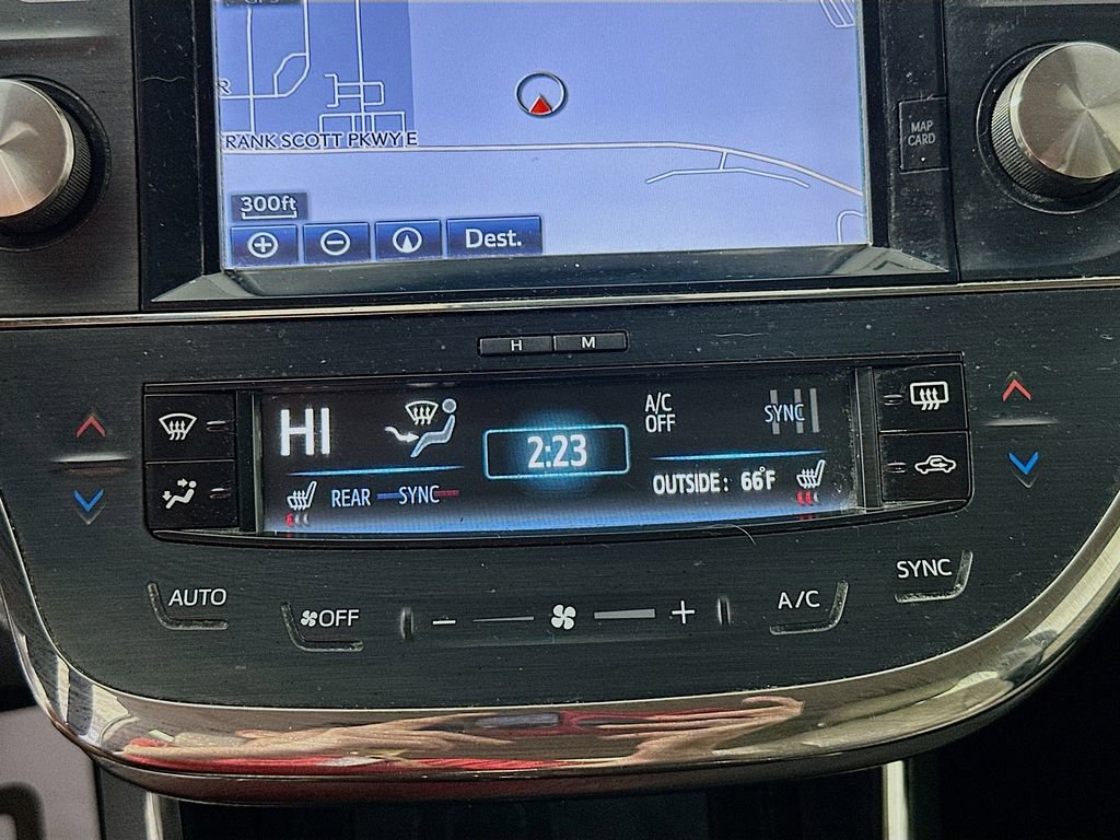 Used 2018 Toyota Avalon Limited image 16