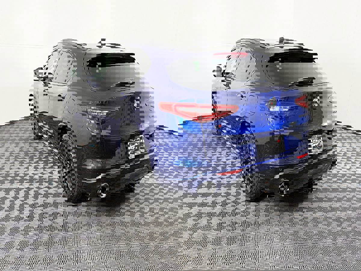 Used 2021 Alfa Romeo Stelvio Ti w/ Premium Package image 10