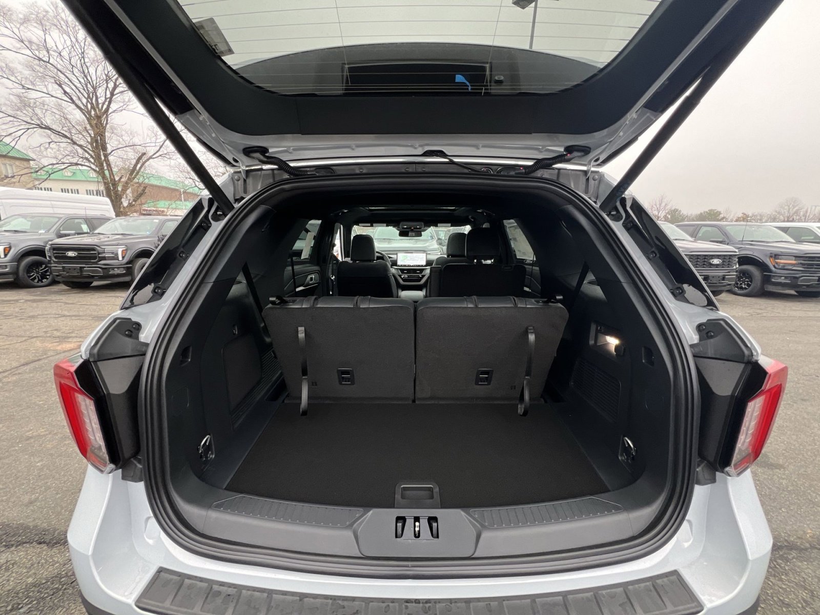 New 2026 Ford Explorer ST-Line w/ ST-Line Street Pack image 27