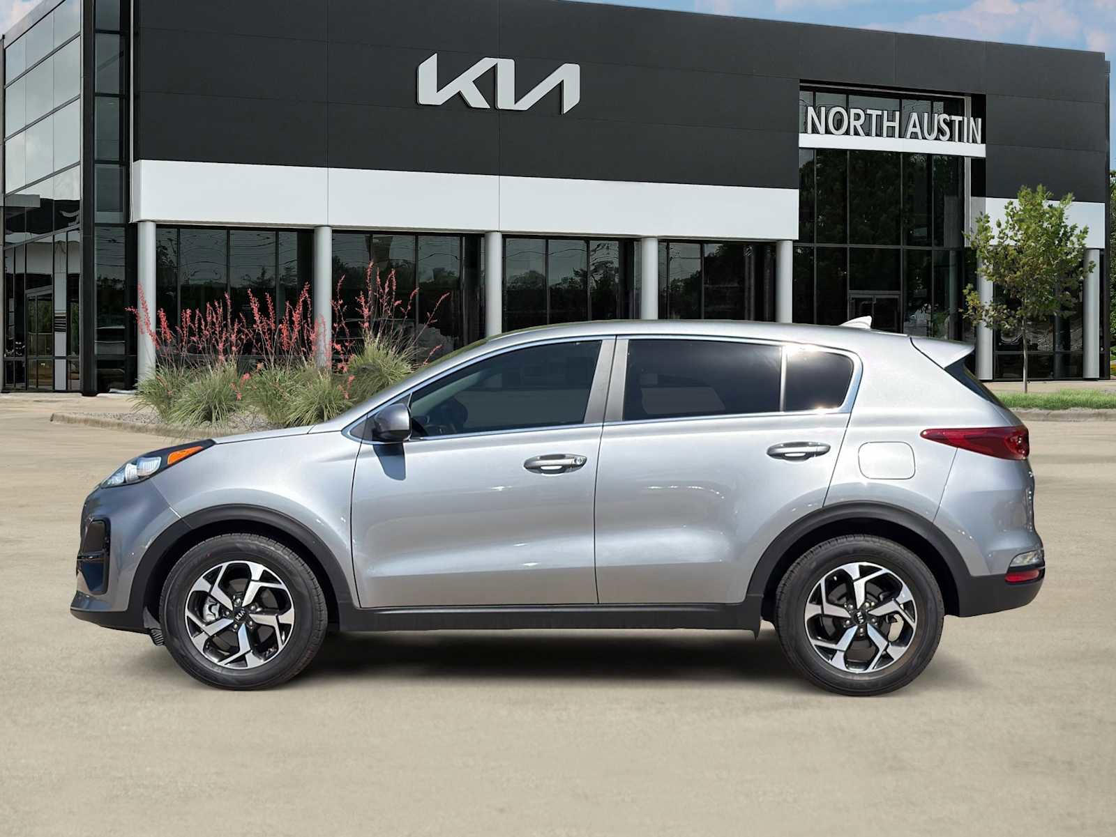 Certified 2022 Kia Sportage LX image 3