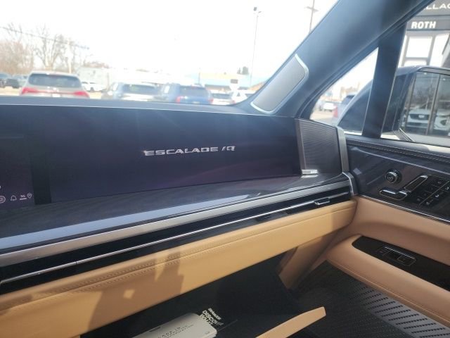 Used 2025 Cadillac Escalade IQ Sport 2 w/ LPO, ONYX Package image 23