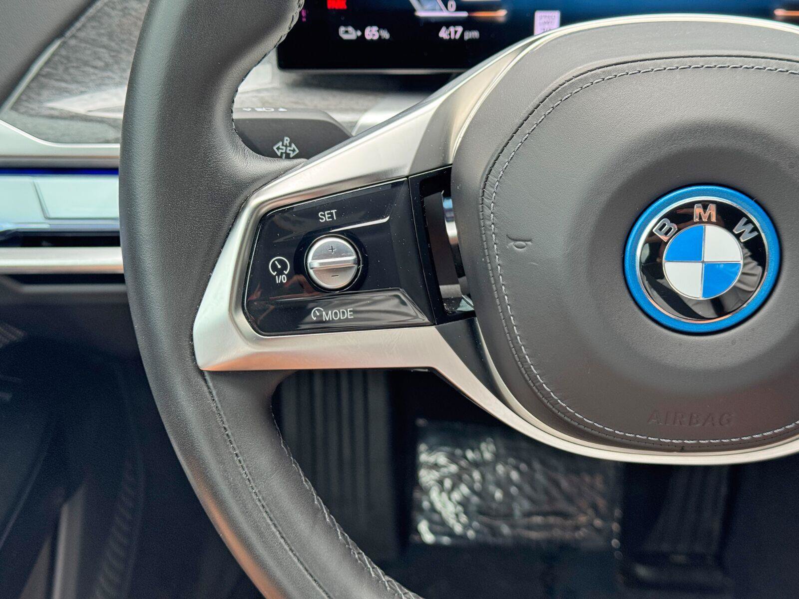 Used 2023 BMW i7 xDrive60 AWD/4WD image 21