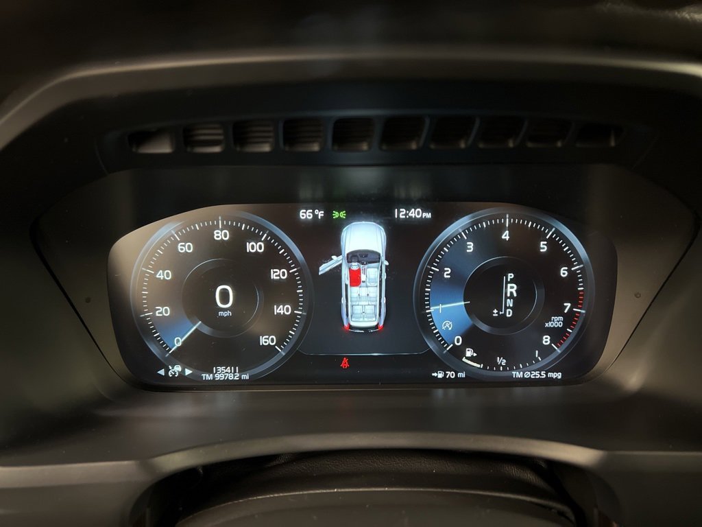 Used 2016 Volvo XC90 T6 Momentum w/ Momentum Plus Package image 19