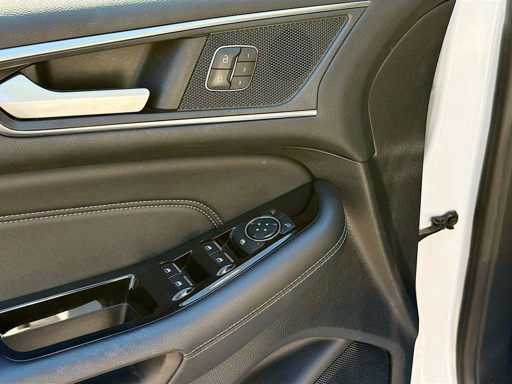 Used 2018 Ford Edge Titanium w/ Cold Weather Package FWD image 19