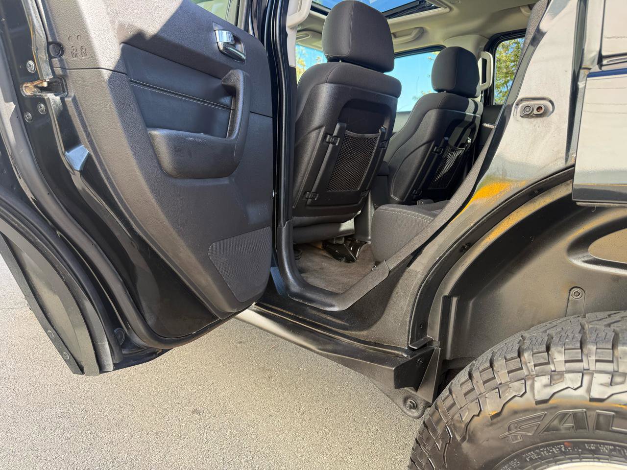 Used 2010 HUMMER H3 Adventure image 21