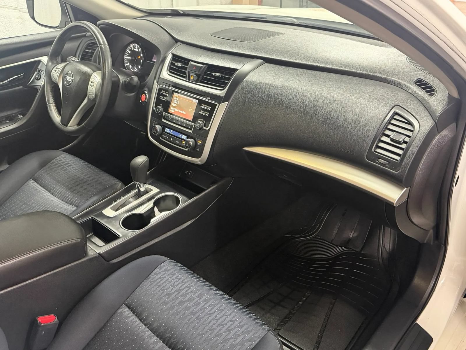 Used 2016 Nissan Altima 2.5 SV w/ Convenience Package FWD image 12