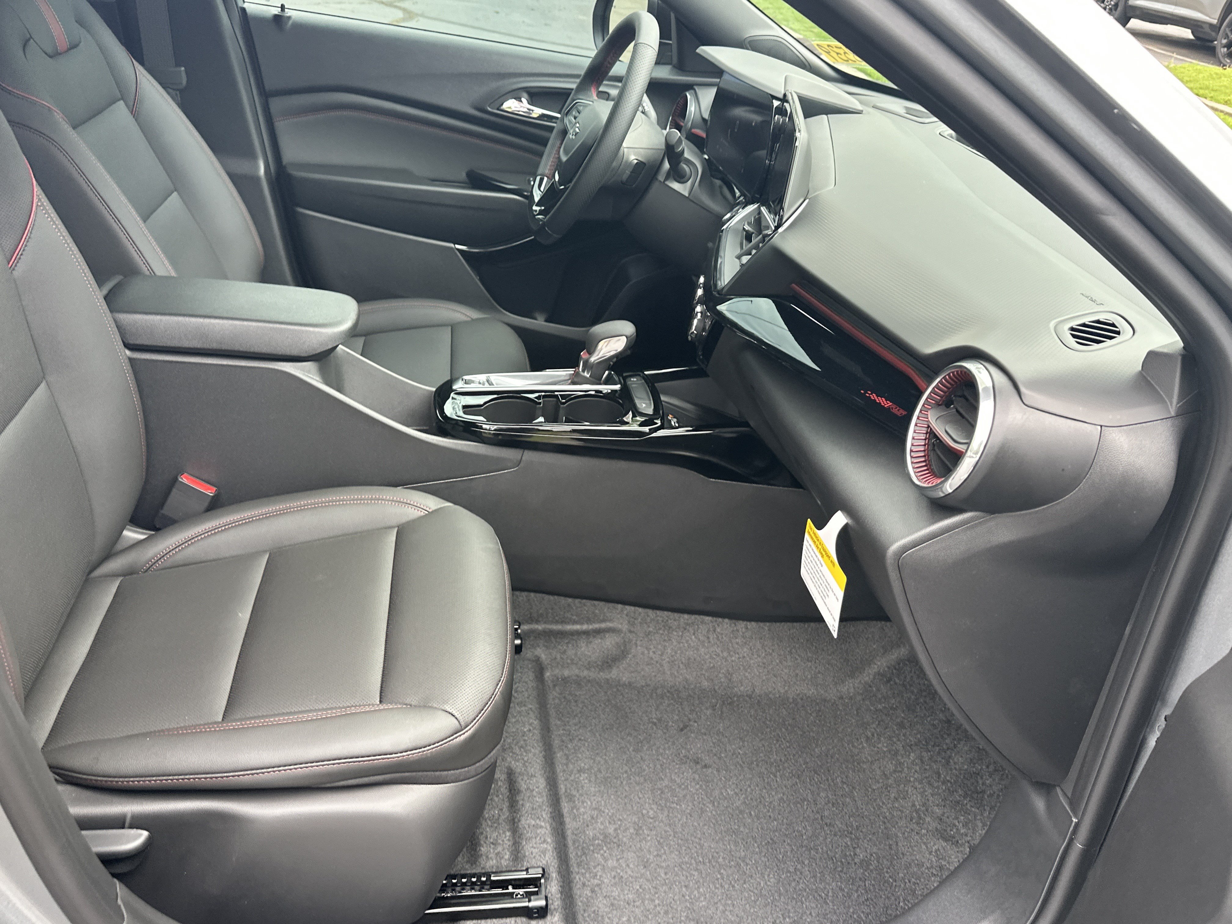 New 2026 Chevrolet Trax RS w/ Sunroof Package FWD image 13
