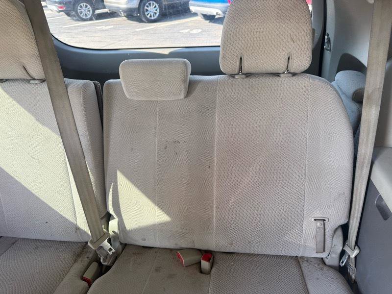 Used 2012 Toyota Sienna LE FWD image 7