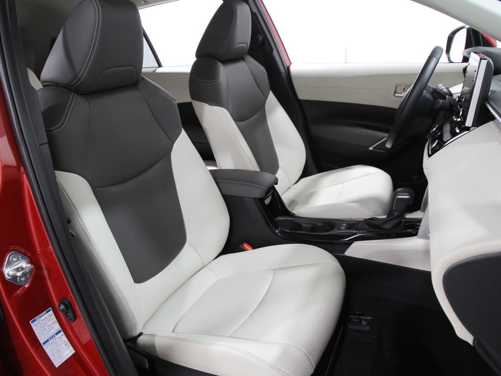 Used 2022 Toyota Corolla Cross XLE image 12