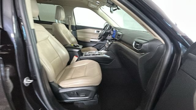 Used 2022 Ford Explorer Limited w/ Equipment Group 301A AWD/4WD image 31