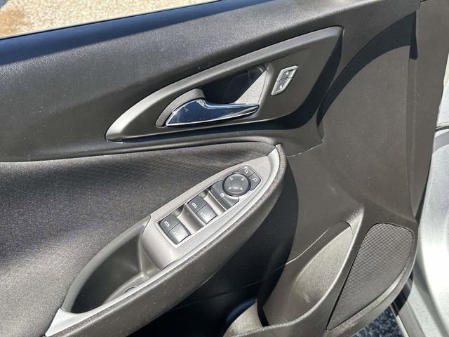 Used 2023 Chevrolet Malibu LT FWD image 17