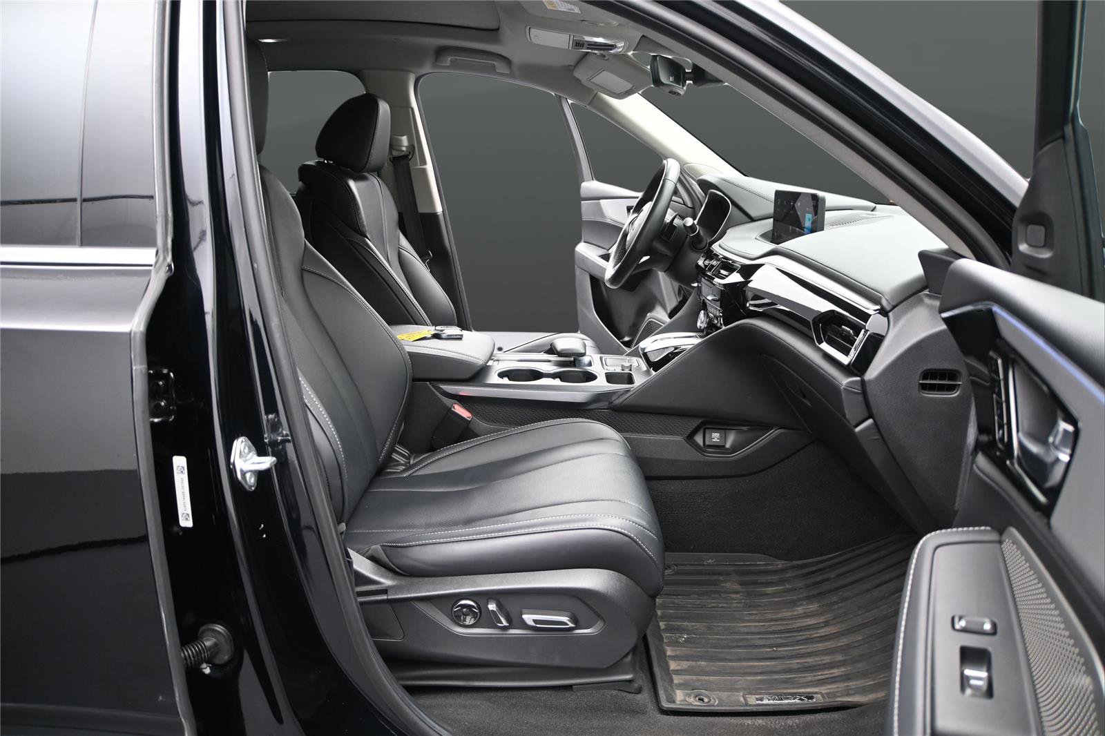 Certified 2024 Acura MDX SH-AWD w/ Technology Package image 12