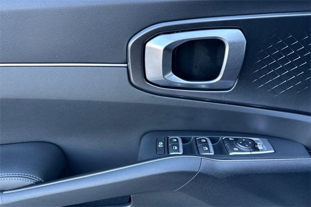 Used 2022 Kia Sorento S image 11
