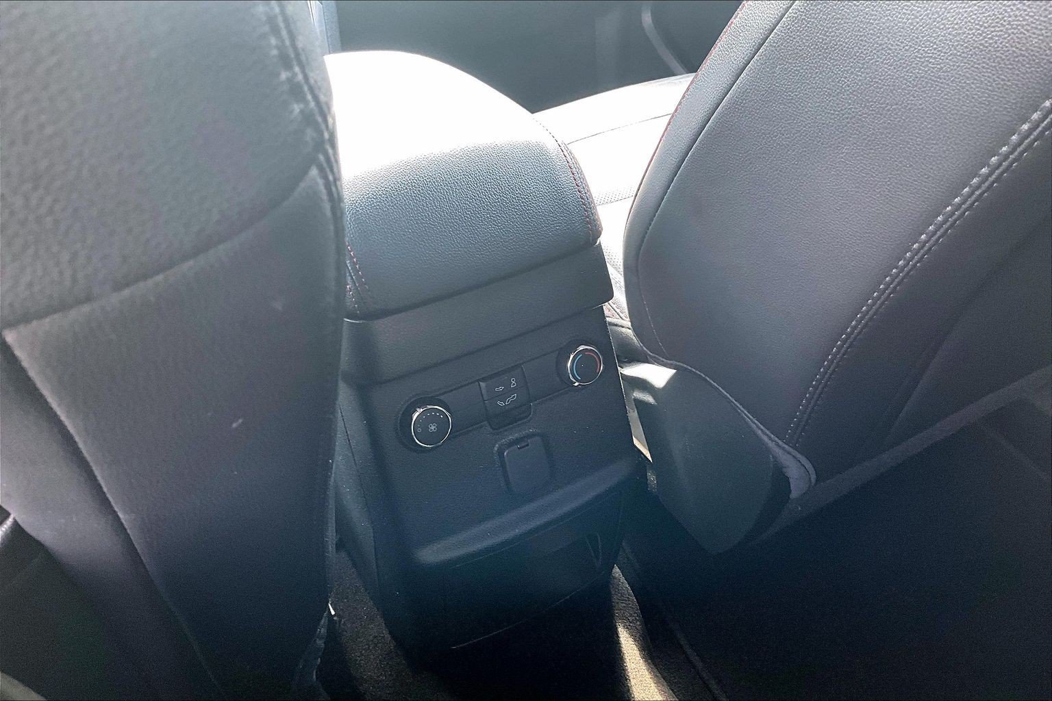 Used 2018 Ford Explorer Sport AWD/4WD image 31
