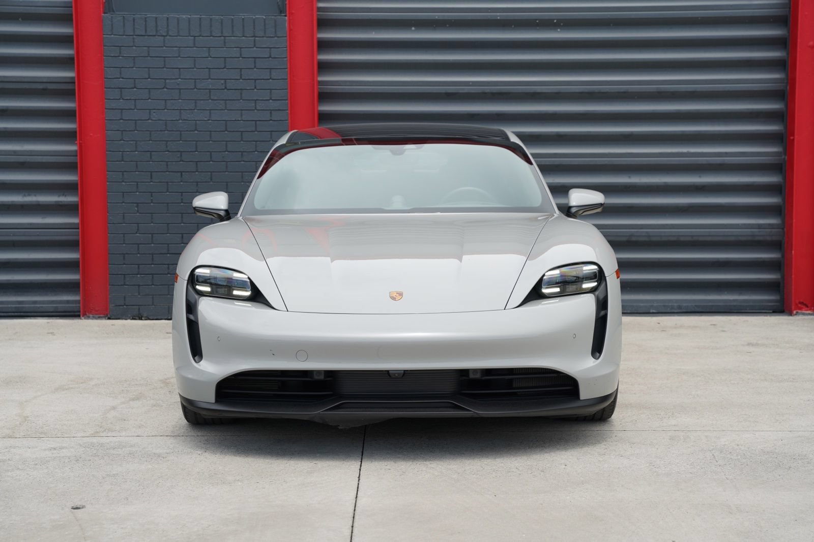 Used 2023 Porsche Taycan RWD image 5