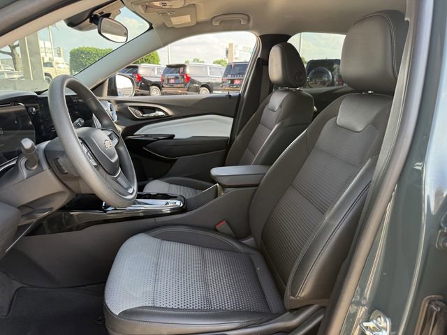 Used 2025 Chevrolet Trax LT FWD image 27