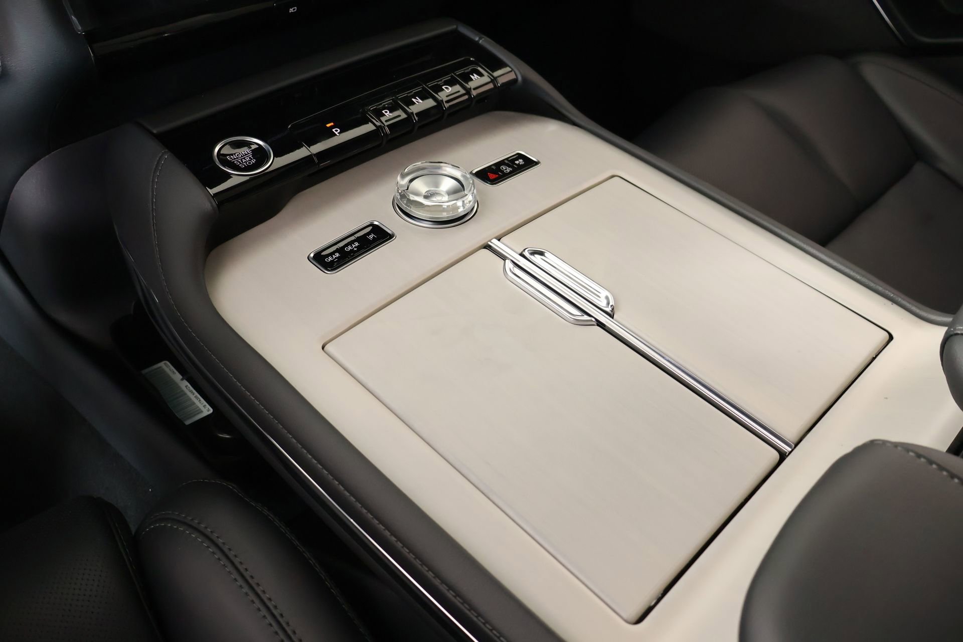 New 2026 Lincoln Navigator Reserve w/ Jet Appearance Package AWD/4WD image 9