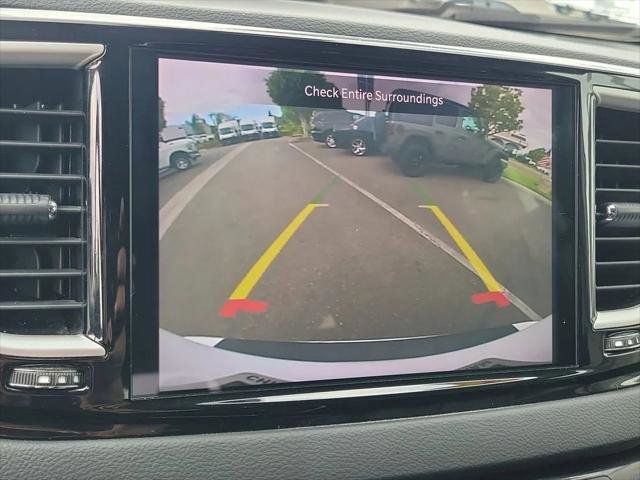 Certified 2023 Chrysler Pacifica Touring-L FWD image 9