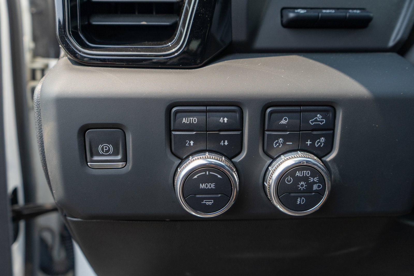 Used 2023 GMC Sierra 1500 AT4 w/ Technology Package AWD/4WD image 17