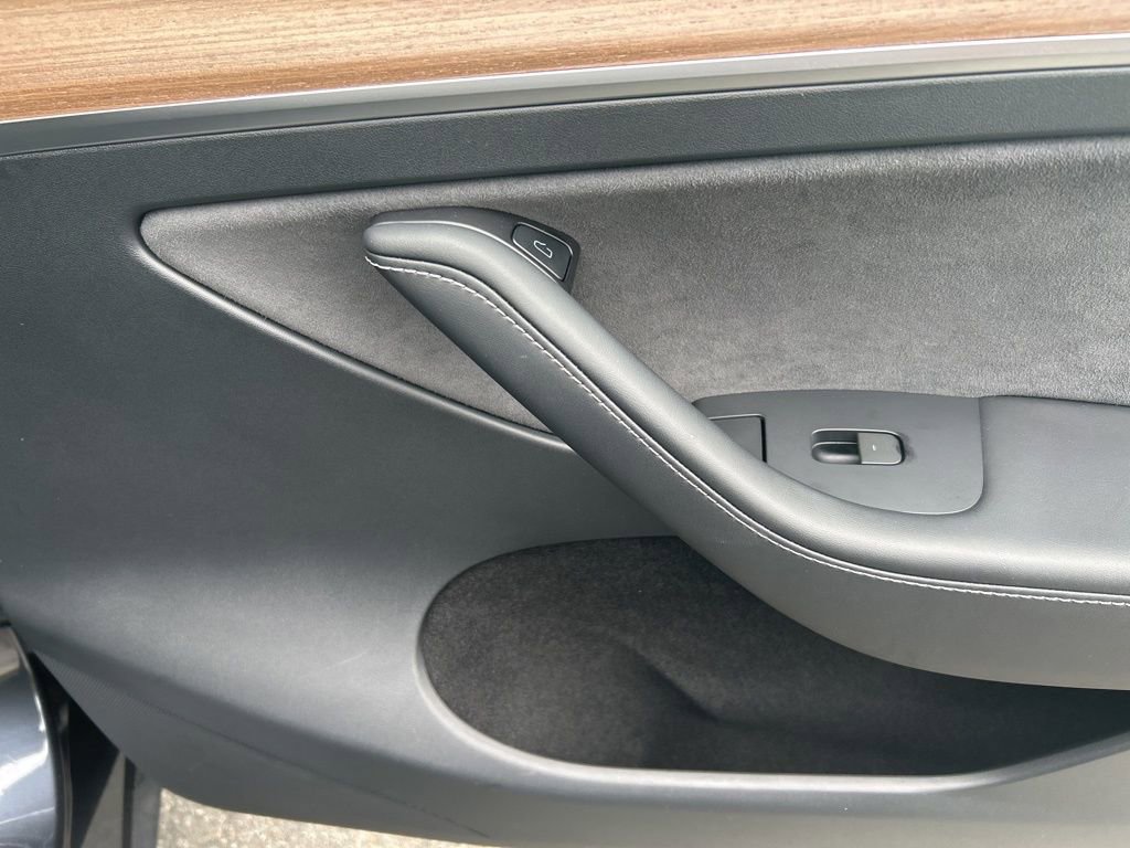 Used 2024 Tesla Model Y Long Range AWD/4WD image 28